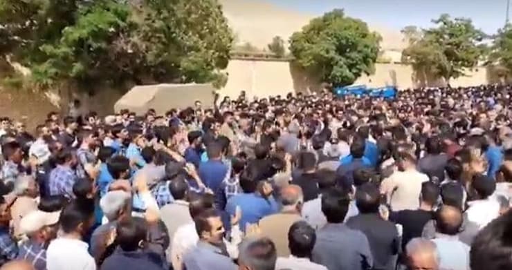 איראן הלוויה של הרוג ב מהומות הפגנות נגד המשטר