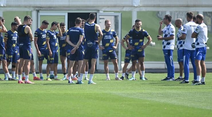 שחקני מכבי ת"א באימון (נעם מורנו) שחקני מכבי ת"א באימון