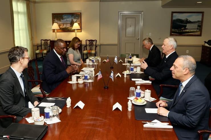 שר הביטחון בני גנץ נפגש עם מזכיר ההגנה האמריקאי לויד אוסטין בוושינגטון