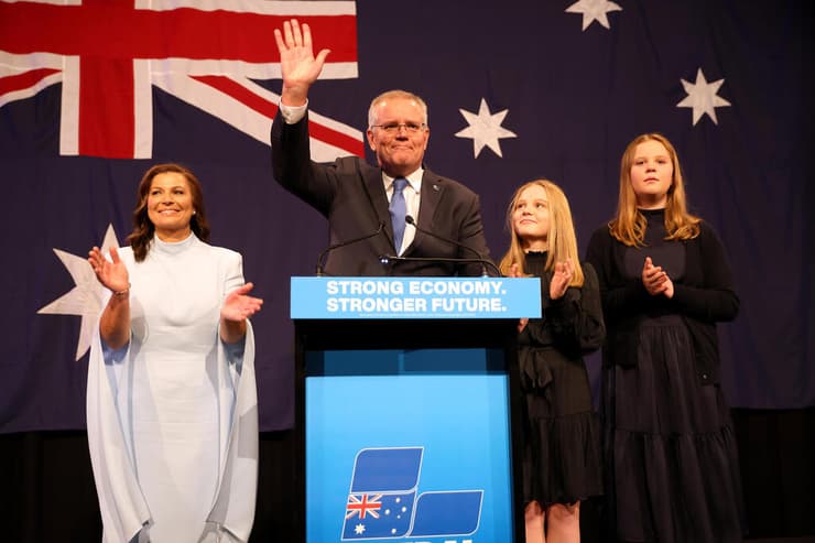 ראש ממשלת אוסטרליה סקוט מוריסון מודה ב הפסד ב בחירות