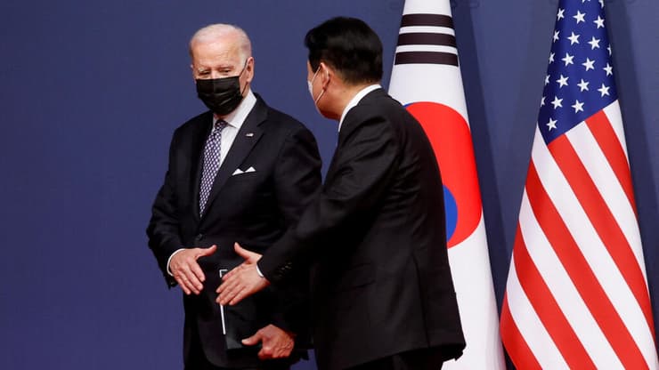 נשיא ארה"ב ג'ו ביידן פגישה עם נשיא דרום קוריאה יון סוק-יאול ב סיאול 