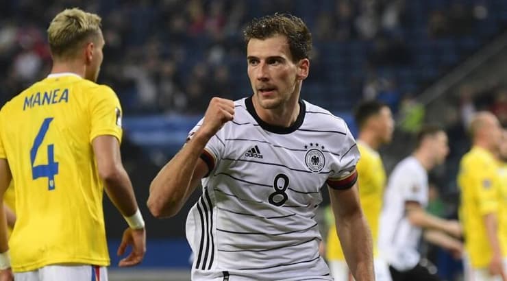 לאון גורצקה חוגג. בגרמניה השוו את איברהימוביץ' לקשר באיירן מינכן (רויטרס) לאון גורצקה חוגג. בגרמניה השוו את איברהימוביץ' לקשר באיירן מינכן