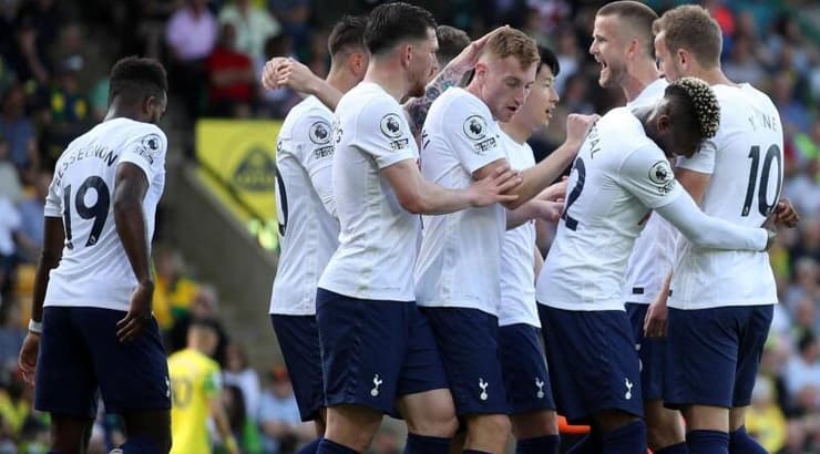 שחקני טוטנהאם חוגגים (רויטרס) שחקני טוטנהאם חוגגים