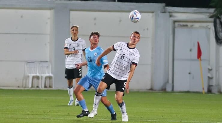 יובל קרצו במאבק (שחר גרוס) יובל קרצו במאבק