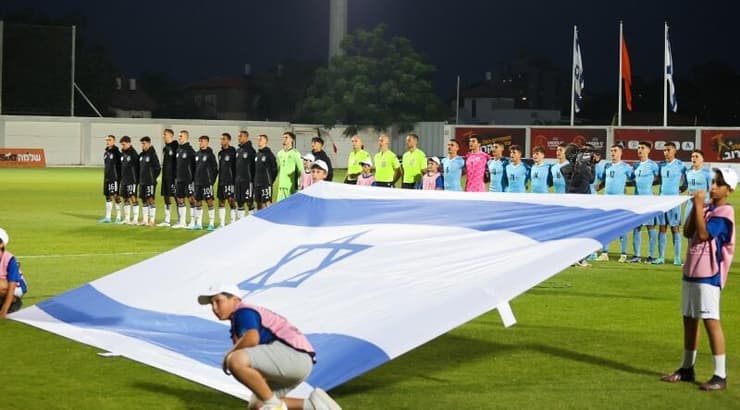 שחקני נבחרת ישראל ונבחרת גרמניה (שחר גרוס) שחקני נבחרת ישראל ונבחרת גרמניה