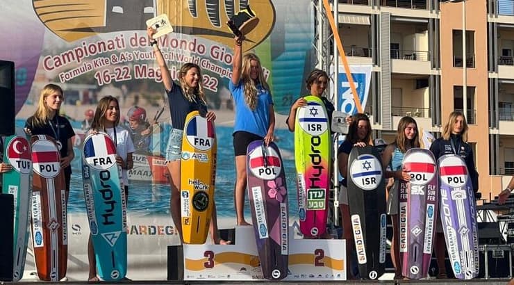 מיה אשכנזי בפודיום (באדיבות איגוד השייט בישראל) מיה אשכנזי בפודיום