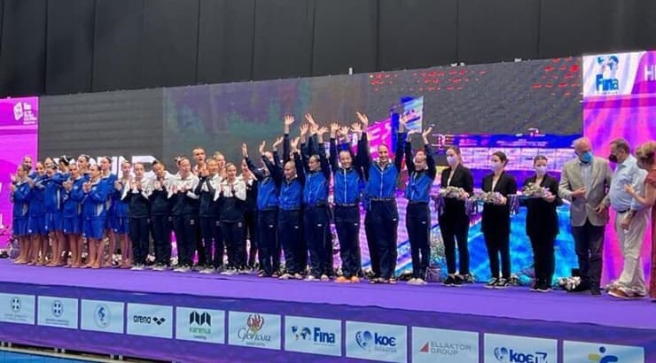 נבחרת השחייה האומנותית על הפודיום