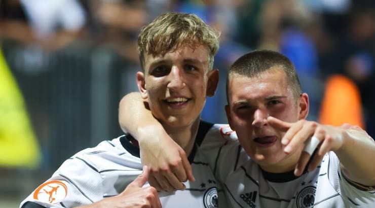 נלסון וויפר חוגג (שחר גרוס) נלסון וויפר חוגג