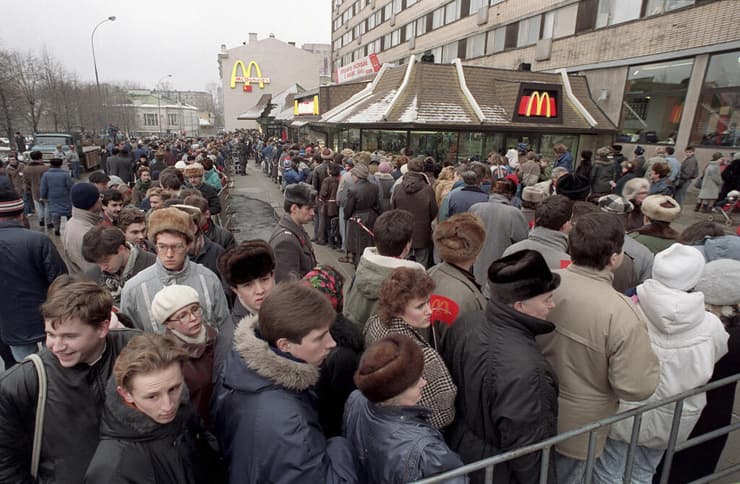 פתיחת מקדונלד'ס ב מוסקבה רוסיה ב 1990
