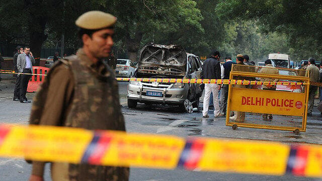 המכונית מכונית שהתפוצצה היום ב ניו דלהי הודו מכונית השגרירות שגרירות פיצוץ טרור 