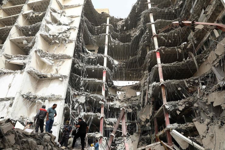 מגדל בבנייה שקרס בעיר אבאדאן בדרום-מערב איראן באירוע שבו נהרגו לפחות 11 איש
