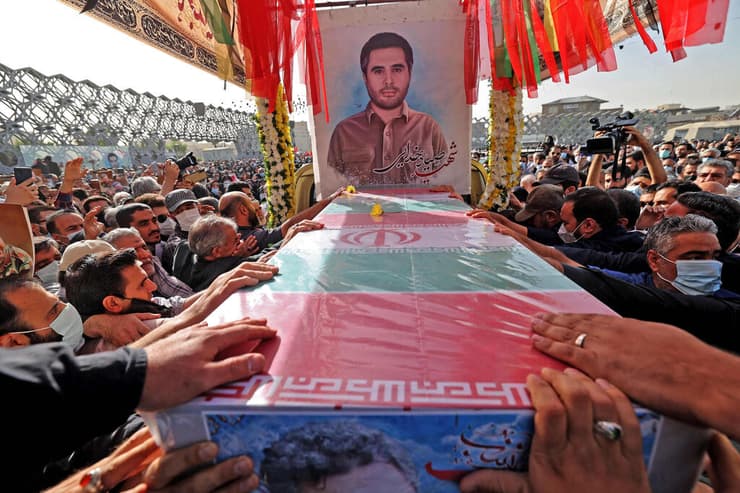 הלווייה ב טהרן של קצין משמרות המהפכה קולונל חסן סיאד חודאי שחוסל בבירת איראן 
