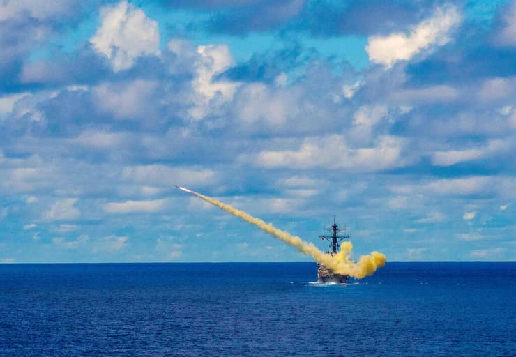 שיגור טיל הארפון הרפון נגד ספינות בניסוי במאי 2019 שביצעה ארה"ב הצי האמריקני בים הפיליפינים