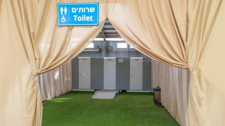 אוהל הצ'ק אין והבידוק למפליגים בנמל חיפה