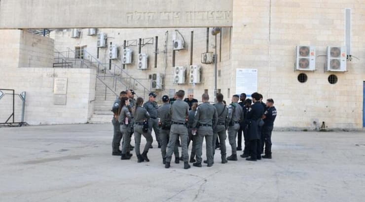 הכוחות מחוץ לאצטדיון (דוברות המשטרה) הכוחות מחוץ לאצטדיון