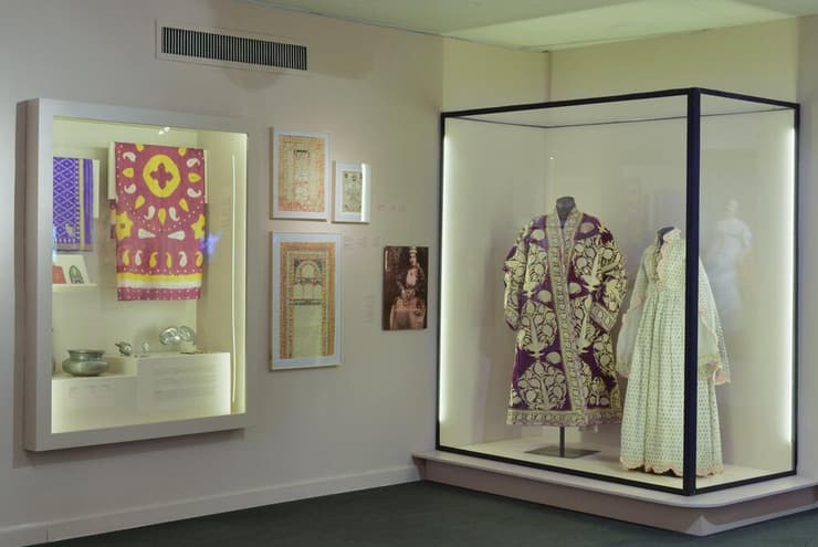 התערוכה "פייזלי: מנסיך ועד פרינס" במוזיאון לאמנות האסלאם