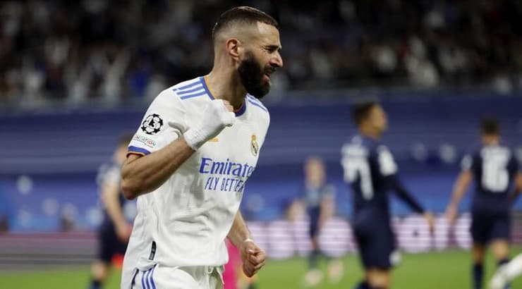 קארים בנזמה חוגג, עם התחבושת כמובן (רויטרס) קארים בנזמה חוגג, עם התחבושת כמובן