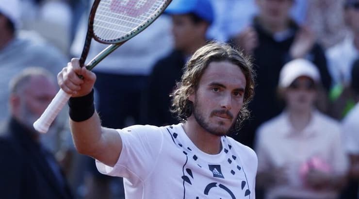 סטפנוס ציציפאס חוגג