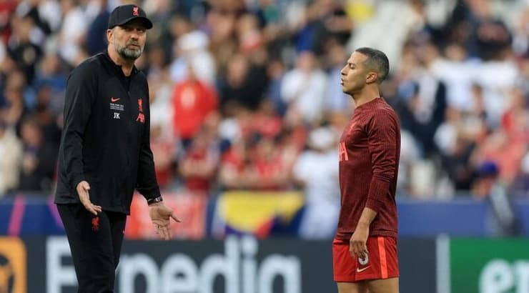 טיאגו אלקנטרה ויורגן קלופ (רויטרס) טיאגו אלקנטרה ויורגן קלופ