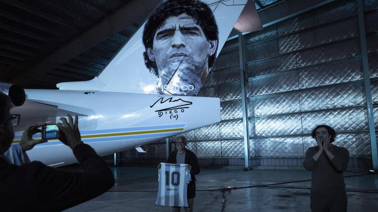 המטוס שינציח את מורשת  אגדת הכדורגל מראדונה