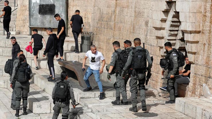 כוחות מג"ב מאבטחים את רחבת שער שכם בירושלים