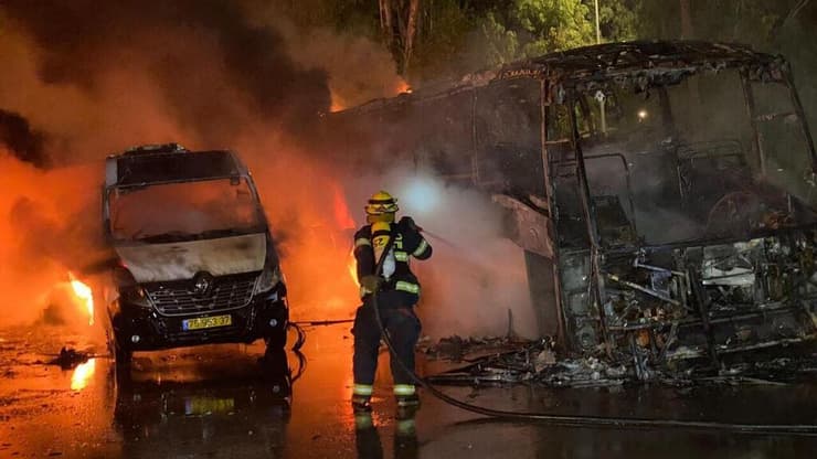 שבעה אוטובוסים ומיניבוס נשרפו באיזור התעשיה בקריית שמונה