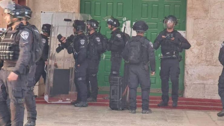 כוחות משטרה נעלו מסגדים בהר הבית
