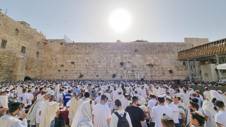 תפילה המונית בכותל המערבי לכבוד יום ירושלים