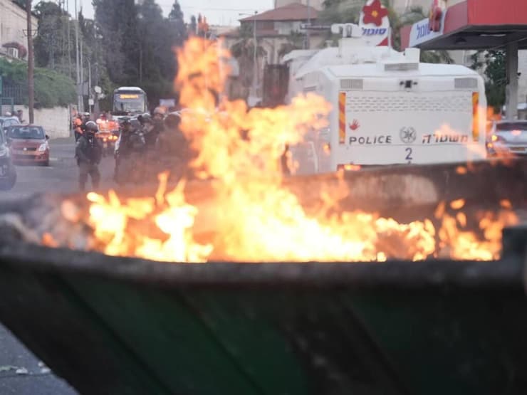 עימותים והרס בשכונת שייח ג'ראח ברקע מצעד הדגלים