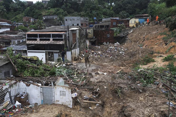 ברזיל 91 הרוגים בהצפות ב פרנמבוקו כאן אזור רסיפה