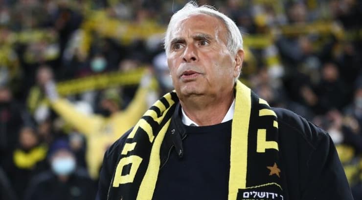 "נאלצתי לעזור לבוגרים וזה השפיע על מחלקת הנוער". יוסי מזרחי (רדאד ג'בארה) "נאלצתי לעזור לבוגרים וזה השפיע על מחלקת הנוער". יוסי מזרחי