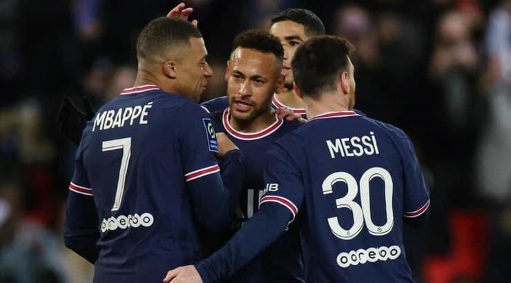 מסי, ניימאר ואמבפה חוגגים (רויטרס) מסי, ניימאר ואמבפה חוגגים