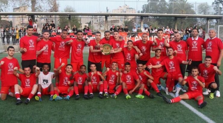 אדומים אשדוד וצלחת האליפות (באדיבות טוטו פוטו) אדומים אשדוד וצלחת האליפות