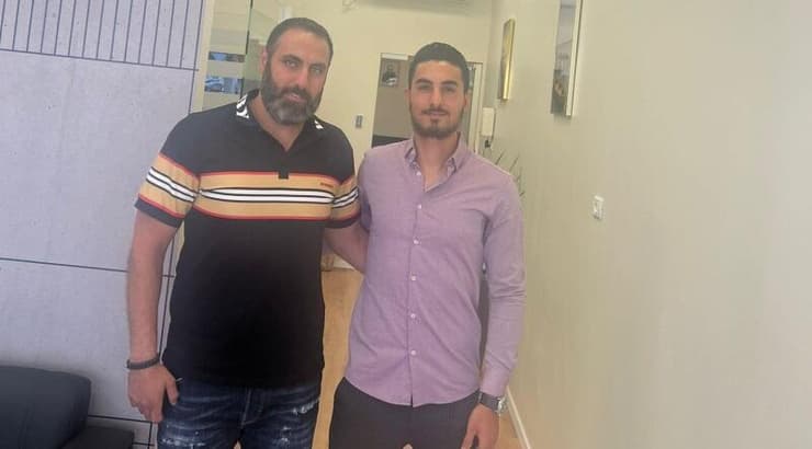 אנאס מחאמיד במעמד החתימה