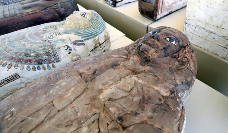 ארונות קבורה סרקופג סרקופגים סקארה מצרים מומיות