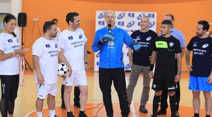 נבחרות חברי הכנסת וכוכבי הרשת (מיכה בננו) נבחרות חברי הכנסת וכוכבי הרשת