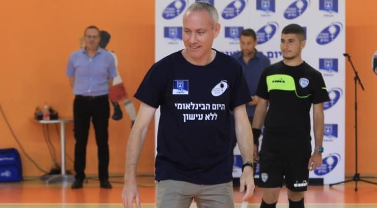 חילי טרופר (מיכה בננו) חילי טרופר