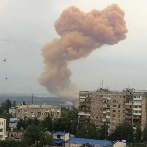 אוקראינה עשן בעיר סברודונצק אחרי תקיפת מפעל כימיקליים