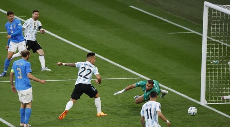 לאוטרו מרטינס כובש