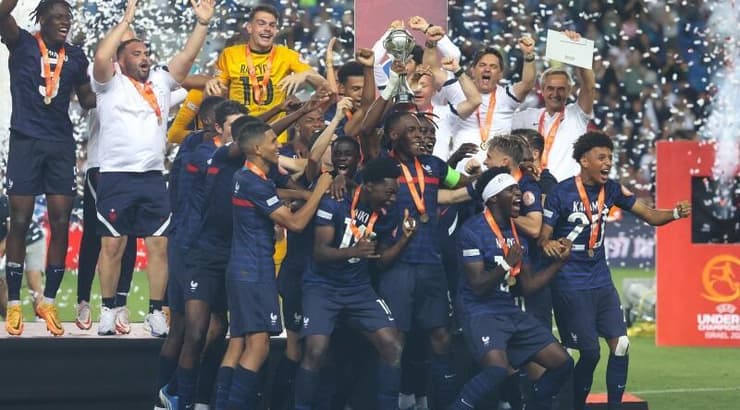 שחקני נבחרת צרפת חוגגים (שחר גרוס) שחקני נבחרת צרפת חוגגים