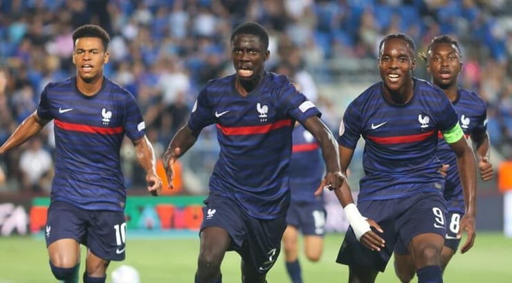 שחקני נבחרת צרפת חוגגים (שחר גרוס) שחקני נבחרת צרפת חוגגים