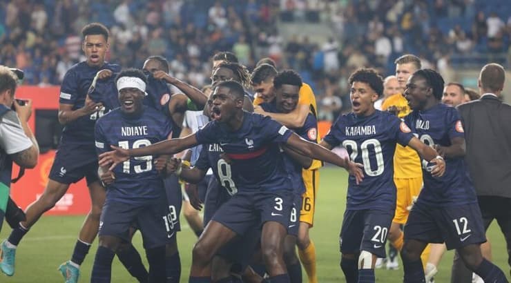 שחקני נבחרת צרפת חוגגים (שחר גרוס) שחקני נבחרת צרפת חוגגים