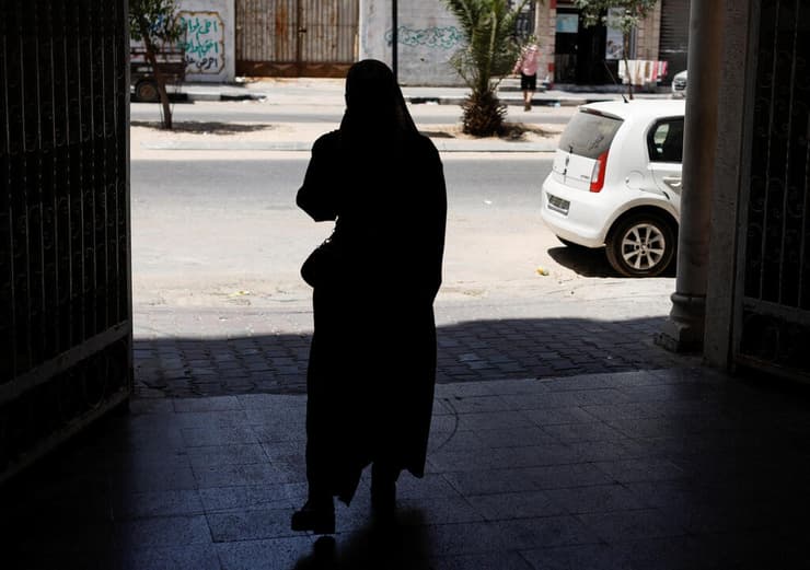 אישה פלסטינית טלפון 