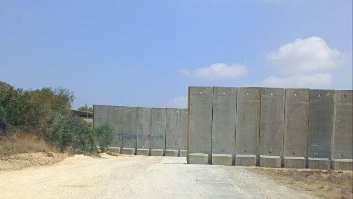 צה"ל הציב חומות בטון חדשות באחד הישובים הסמוכים לרצועת עזה