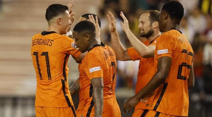 שחקני הולנד חוגגים