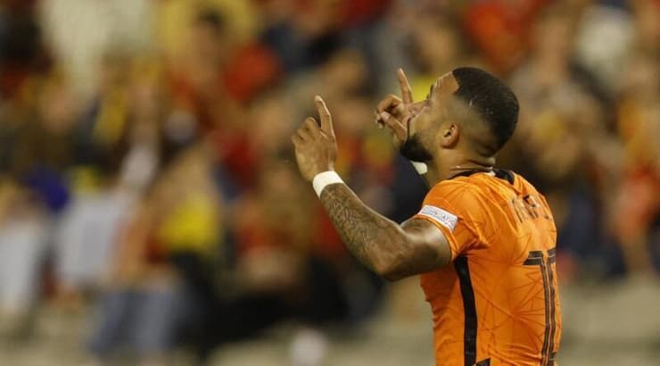 ממפיס דפאיי חוגג