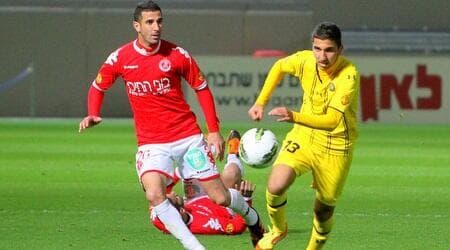 דאבור מול יגאל אנטבי בדרבי התל-אביב בעונת 2011/2012 (יניב גונן) דאבור מול יגאל אנטבי בדרבי התל-אביב בעונת 2011/2012