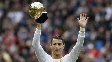 כריסטיאנו רונאלדו עם כדור הזהב