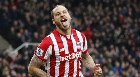 מרקו ארנאוטוביץ' חוגג במדי סטוק