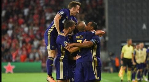 שחקני מאריבור חוגגים (נעם מורנו) שחקני מאריבור חוגגים